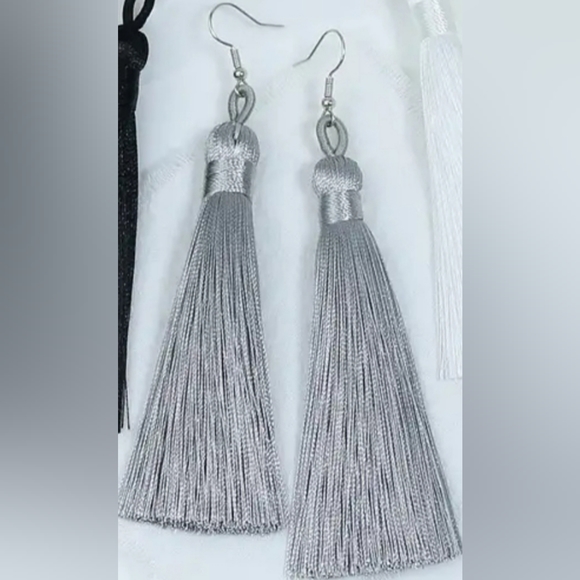 Gray Stringy Earrings - Picture 4 of 4